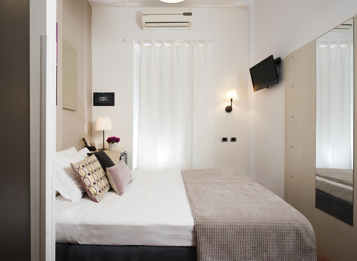 111 Coladirienzo Rooms - By Ad Roma Buitenkant foto