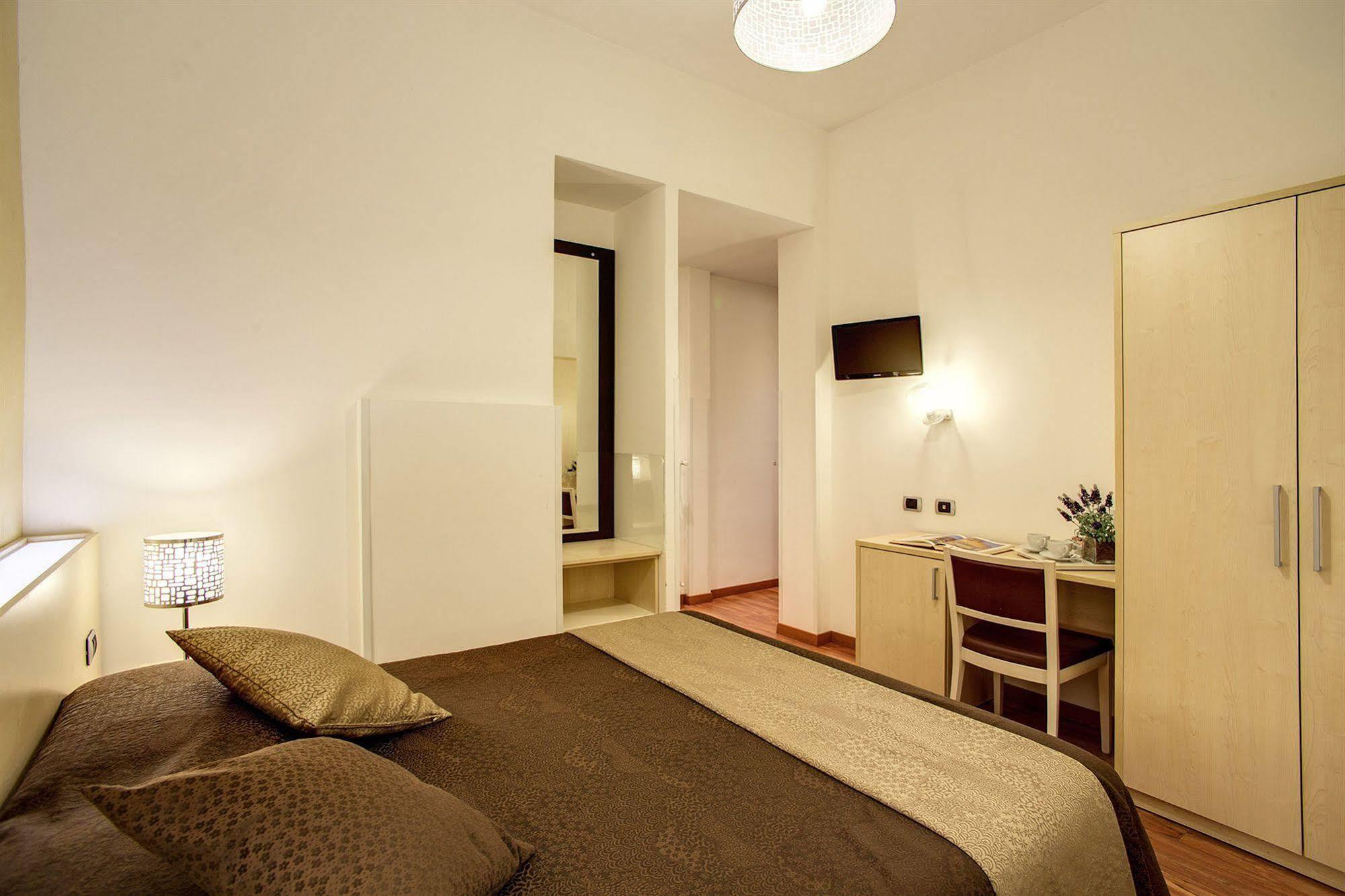 111 Coladirienzo Rooms - By Ad Roma Buitenkant foto